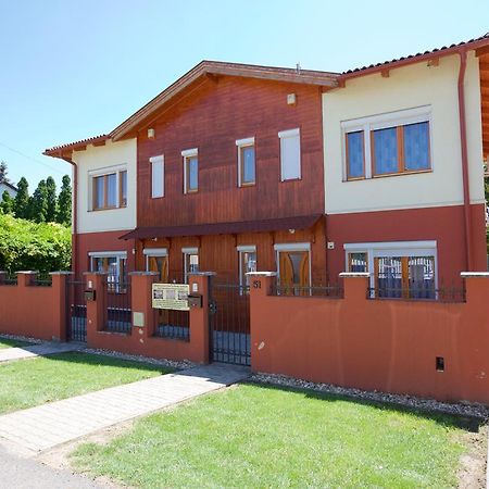 Zoli Apartmanok-Brody 51-53 Hajduszoboszlo Ngoại thất bức ảnh