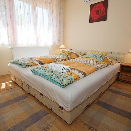 Zoli Apartmanok-Brody 51-53 Hajduszoboszlo Ngoại thất bức ảnh