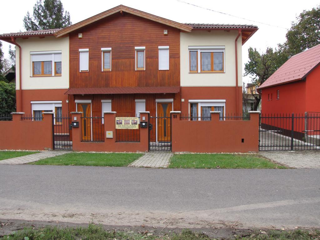 Zoli Apartmanok-Brody 51-53 Hajduszoboszlo Ngoại thất bức ảnh