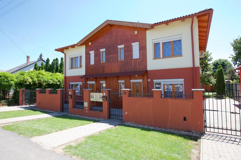 Zoli Apartmanok-Brody 51-53 Hajduszoboszlo Ngoại thất bức ảnh