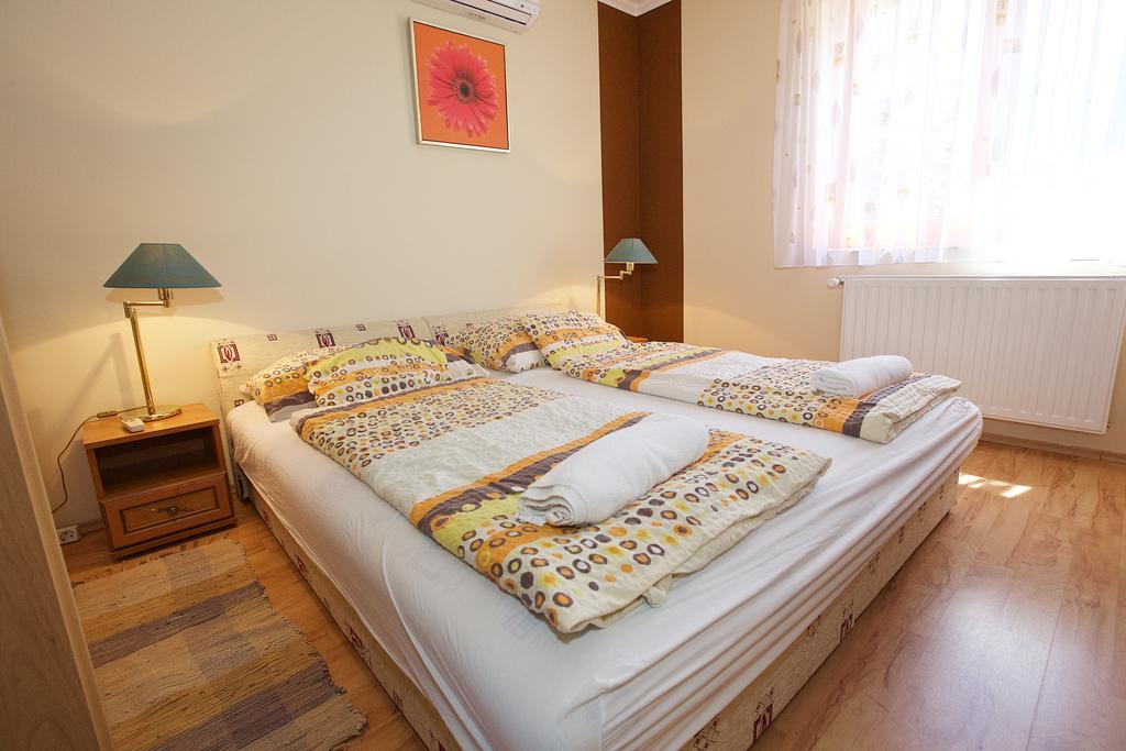 Zoli Apartmanok-Brody 51-53 Hajduszoboszlo Ngoại thất bức ảnh