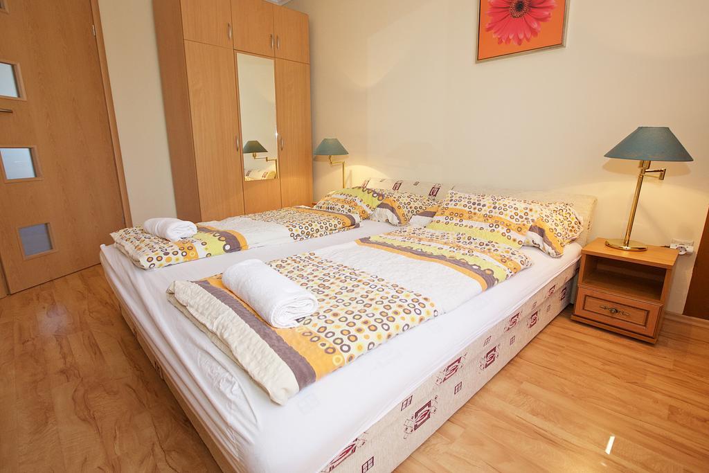 Zoli Apartmanok-Brody 51-53 Hajduszoboszlo Ngoại thất bức ảnh