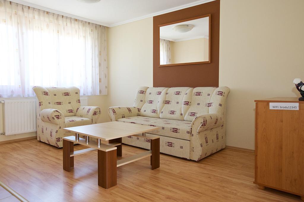 Zoli Apartmanok-Brody 51-53 Hajduszoboszlo Ngoại thất bức ảnh