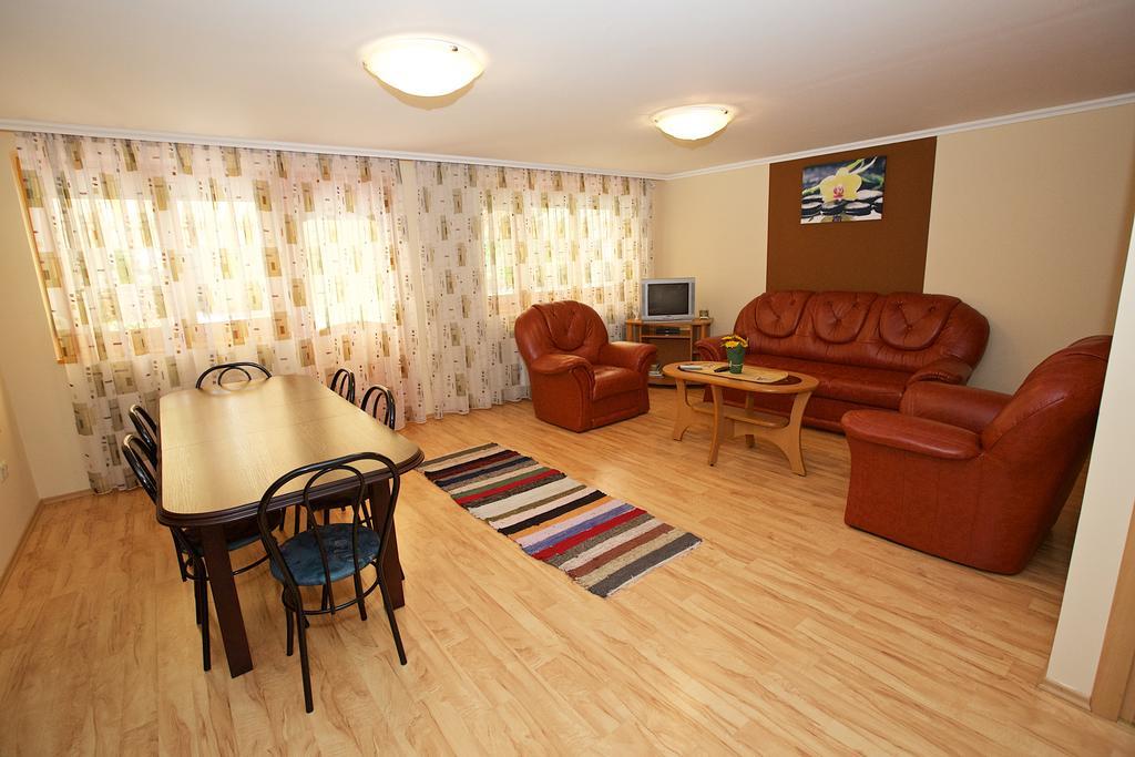 Zoli Apartmanok-Brody 51-53 Hajduszoboszlo Ngoại thất bức ảnh