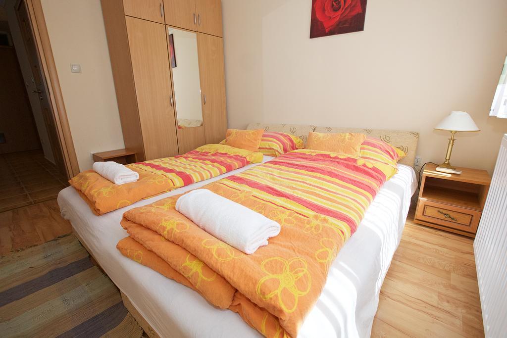 Zoli Apartmanok-Brody 51-53 Hajduszoboszlo Ngoại thất bức ảnh