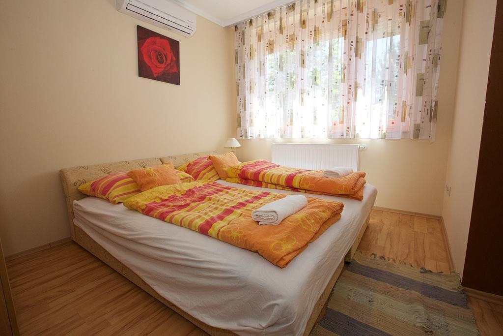 Zoli Apartmanok-Brody 51-53 Hajduszoboszlo Ngoại thất bức ảnh