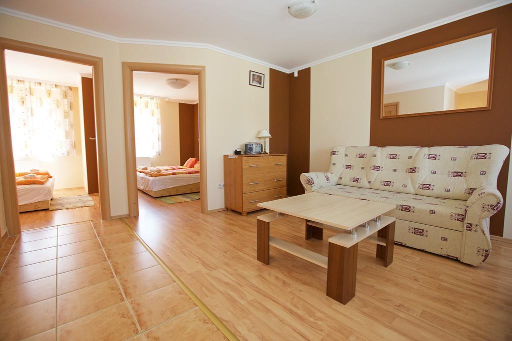 Zoli Apartmanok-Brody 51-53 Hajduszoboszlo Ngoại thất bức ảnh