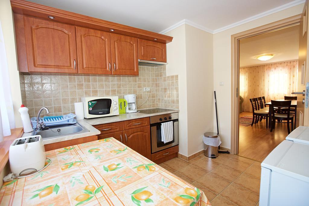 Zoli Apartmanok-Brody 51-53 Hajduszoboszlo Ngoại thất bức ảnh