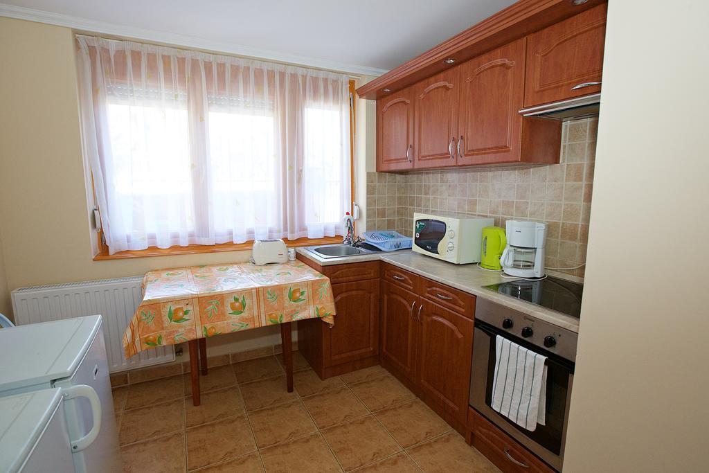 Zoli Apartmanok-Brody 51-53 Hajduszoboszlo Ngoại thất bức ảnh
