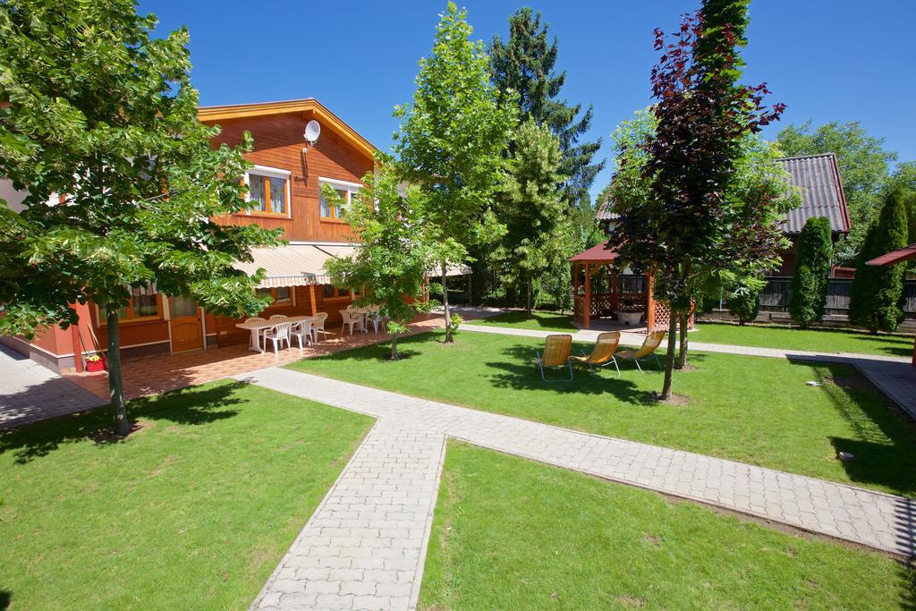 Zoli Apartmanok-Brody 51-53 Hajduszoboszlo Ngoại thất bức ảnh