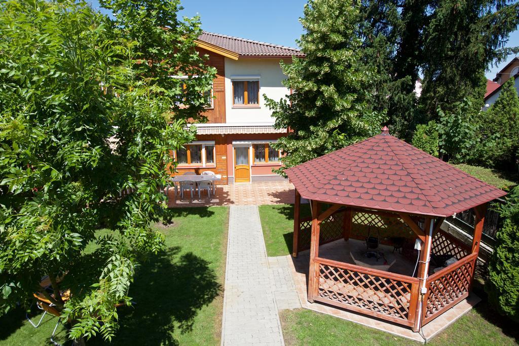 Zoli Apartmanok-Brody 51-53 Hajduszoboszlo Ngoại thất bức ảnh